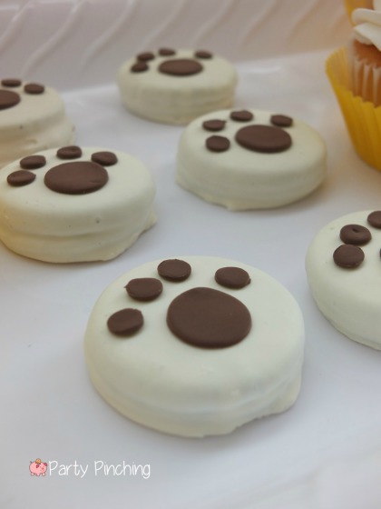 Dog Days of Summer party, puppy party ideas, dog theme party, summer party, balloon time, beagle freedom project, dog cookies, cute dog cake, party for dogs