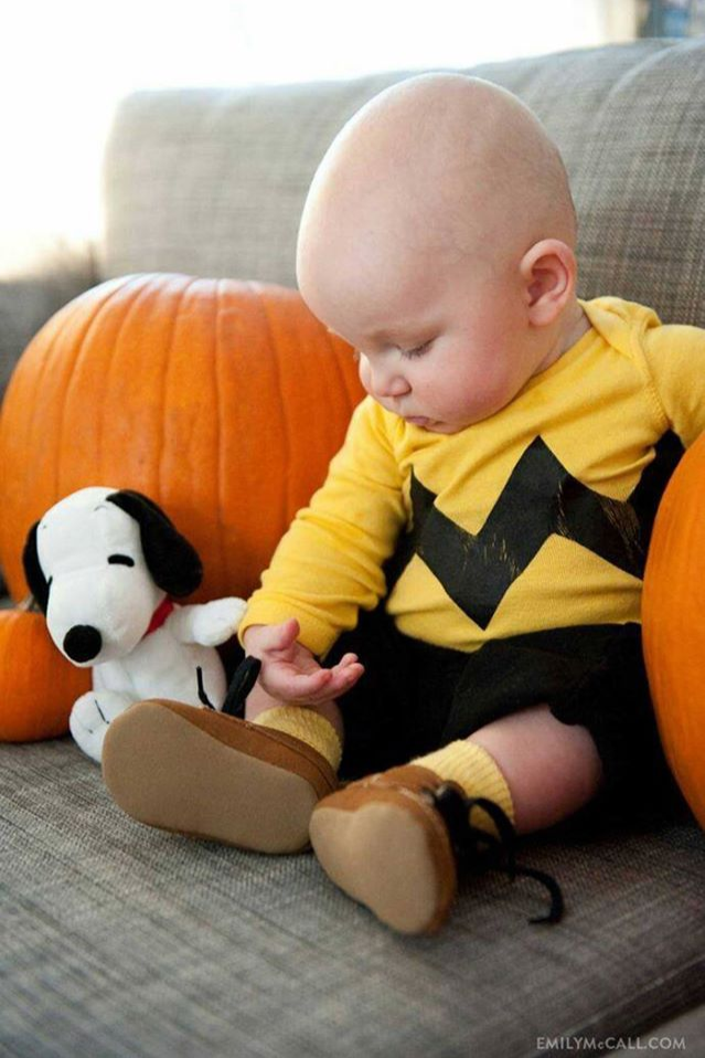 baby Charlie Brown peanuts snoopy costume, Best Halloween costumes for kids, DIY kids costumes, easy kids costumes to make, adorable and cute Halloween costumes for toddlers and infants, Halloween party ideas
