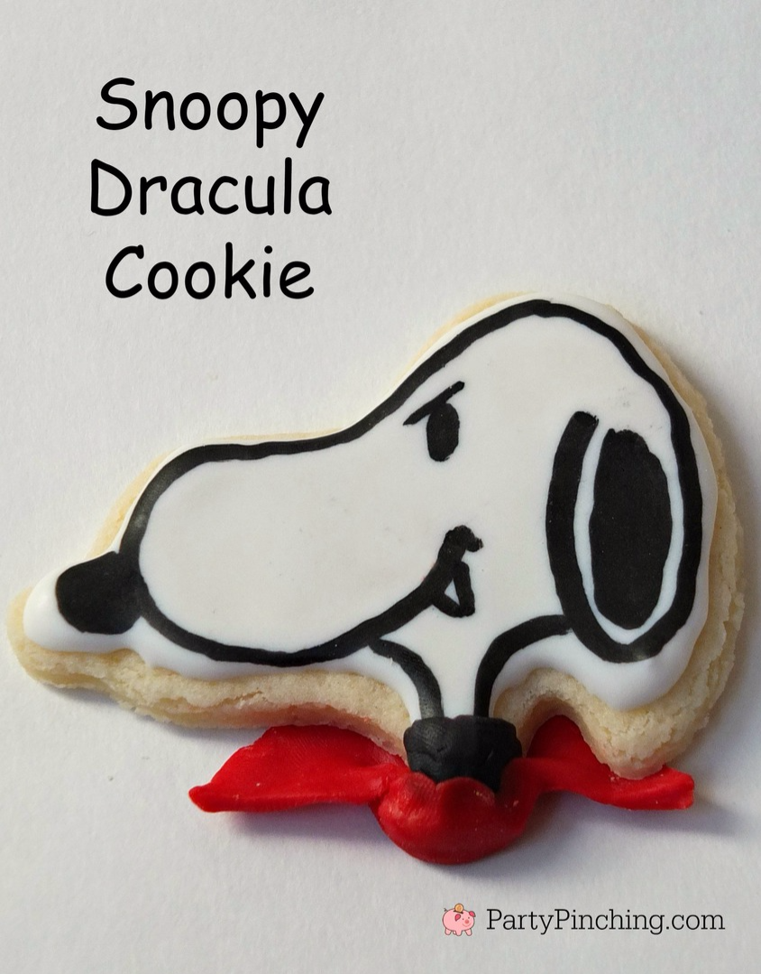 Halloween Snoopy cookies, great pumpkin Charlie Brown party, Peanuts cookies, cute food, fun food for kids, Snoopy Dracula Cookies