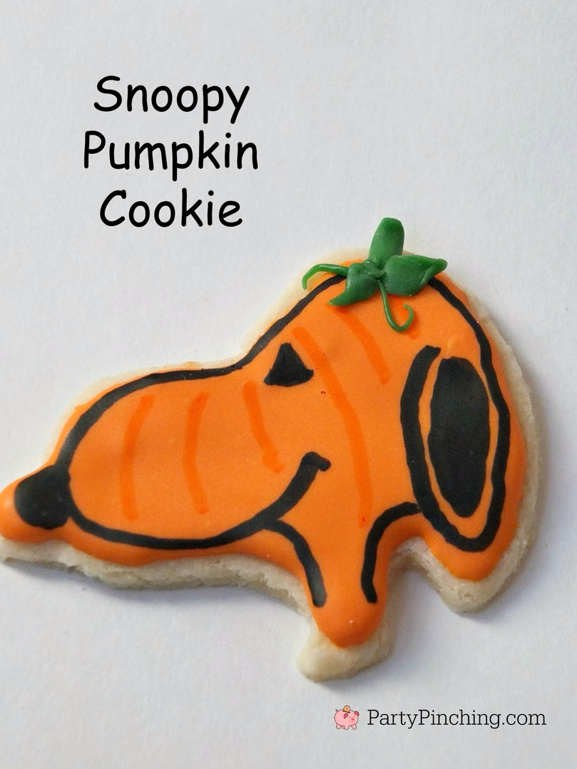 Halloween Snoopy cookies, great pumpkin Charlie Brown party, Peanuts cookies, cute food, fun food for kids, Snoopy Pumpkin cookies