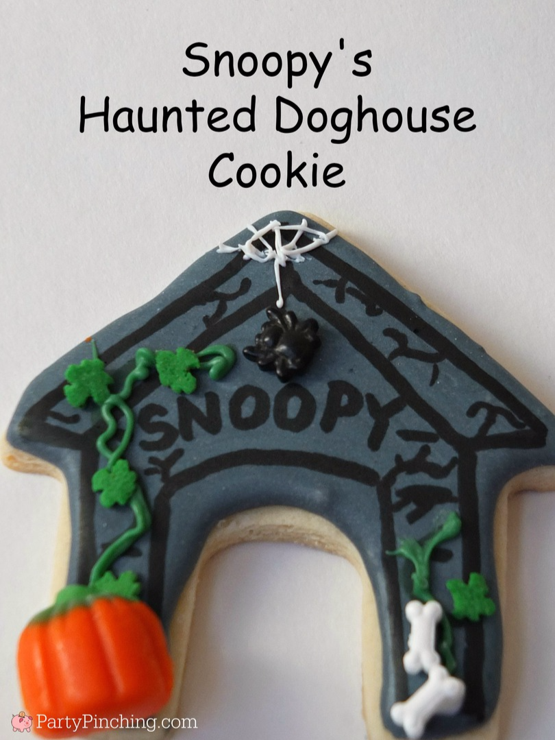 Halloween Snoopy cookies, great pumpkin Charlie Brown party, Peanuts cookies, cute food, fun food for kids, Snoopy's Haunted Doghouse cookies